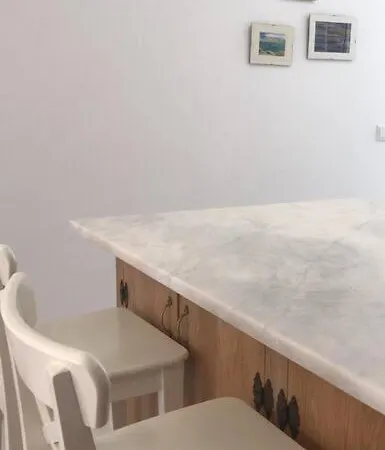 Estudio Moderno, Coqueto, Centrico Y Muy Funcional Tarifa